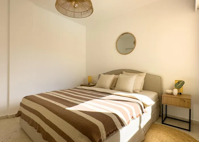 3 Bedrooms, 2 Bathrooms, Sea View, Pool, Tennis Court דירה *