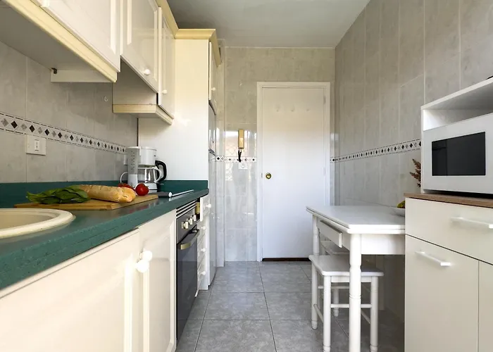 3 Bedrooms, 2 Bathrooms, Sea View, Pool, Tennis Court דירה לוס כריסטיאנוס