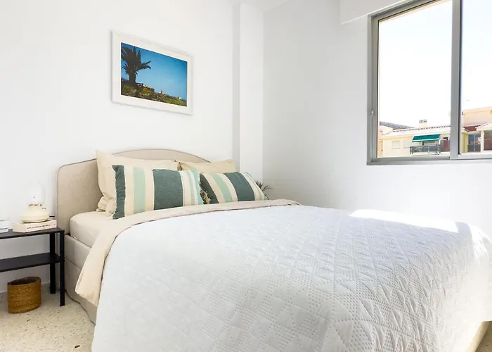 3 Bedrooms, 2 Bathrooms, Sea View, Pool, Tennis Court דירה *