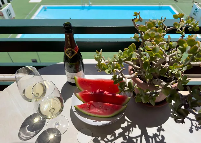 3 Bedrooms, 2 Bathrooms, Sea View, Pool, Tennis Court Appartement Los Cristianos (Tenerife)