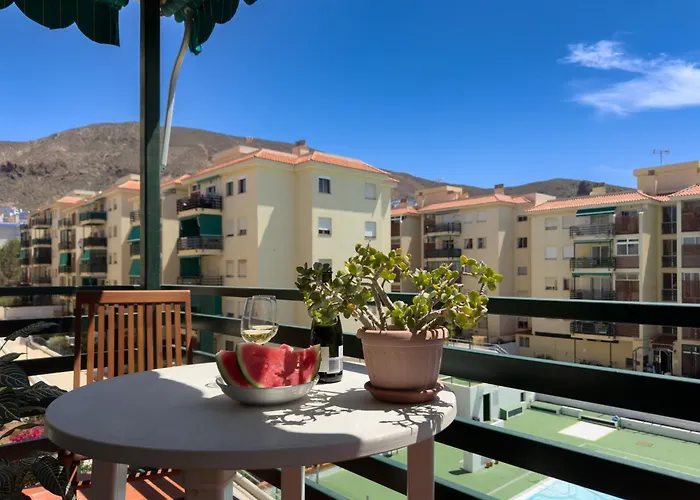 3 Bedrooms, 2 Bathrooms, Sea View, Pool, Tennis Court Los Cristianos (Tenerife)