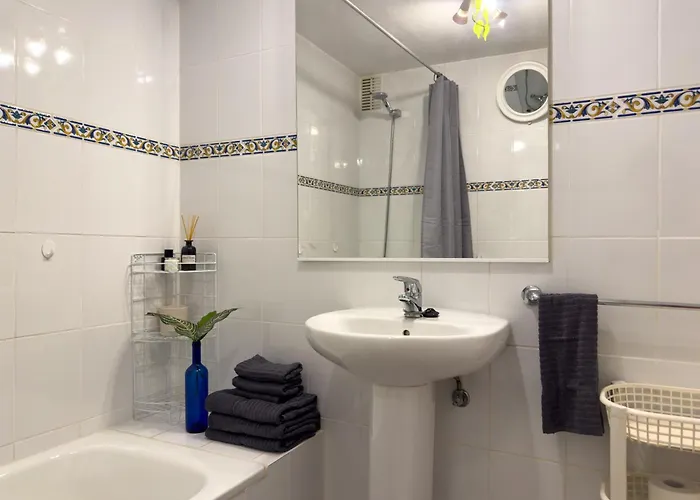 3 Bedrooms, 2 Bathrooms, Sea View, Pool, Tennis Court Appartement Los Cristianos (Tenerife)