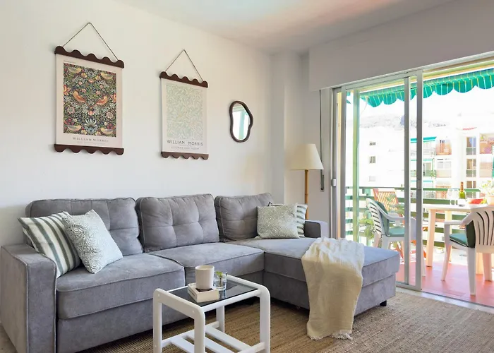 3 Bedrooms, 2 Bathrooms, Sea View, Pool, Tennis Court Los Cristianos
