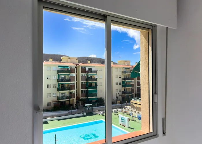 3 Bedrooms, 2 Bathrooms, Sea View, Pool, Tennis Court