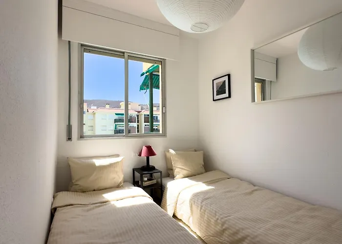 3 Bedrooms, 2 Bathrooms, Sea View, Pool, Tennis Court Appartement