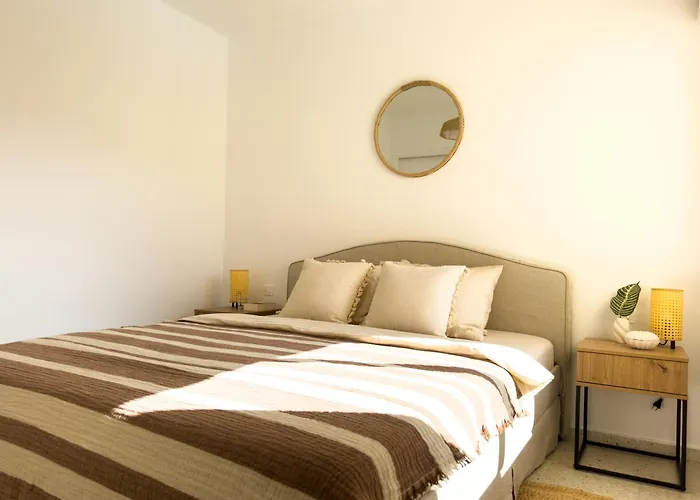 3 Bedrooms, 2 Bathrooms, Sea View, Pool, Tennis Court Los Cristianos (Tenerife)