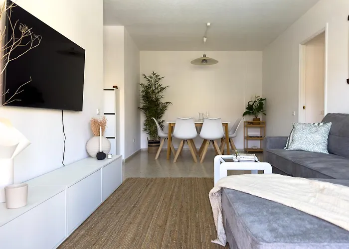 3 Bedrooms, 2 Bathrooms, Sea View, Pool, Tennis Court *