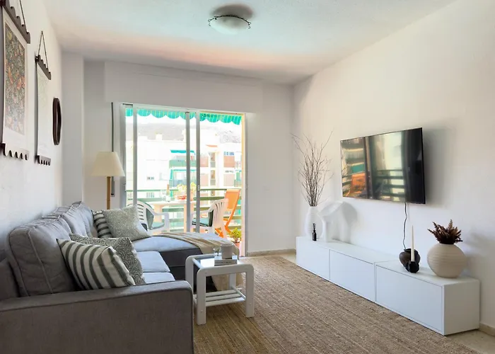 3 Bedrooms, 2 Bathrooms, Sea View, Pool, Tennis Court * ロスクリスティアーノス