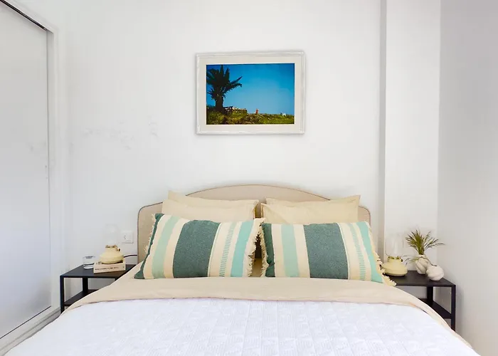 3 Bedrooms, 2 Bathrooms, Sea View, Pool, Tennis Court アパート